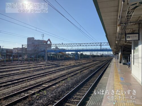 高萩駅 駅ホームからいわき方向を望む（2020年撮影）