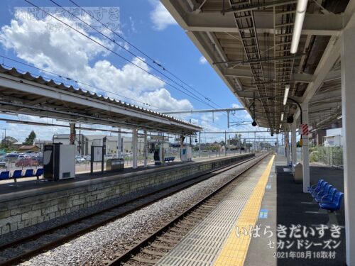 神立駅 駅ホームから上野・土浦方面を望む（2021年撮影）