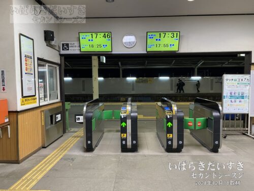 佐和駅 旧駅舎内にて自動改札を望む（2021年撮影）