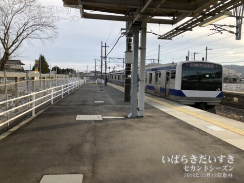 岩間駅 駅ホーム 南方土浦方面を望む（2018年）