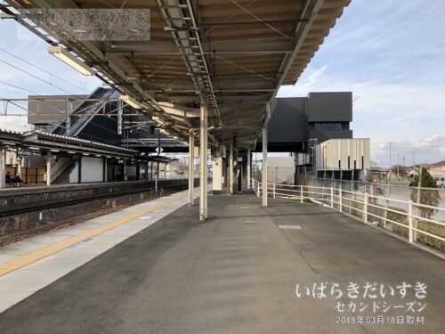 岩間駅 駅ホーム 北方水戸方面を望む（2018年）