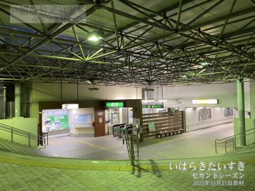 常磐線 JR十王駅 東口 | 改札レベルは半地下になっている（2020年撮影）