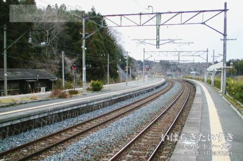 桃内駅 片側ホームから北方仙台方面を望む（2004年撮影）