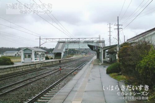 小高駅 駅ホームからいわき方面を望む（2004年撮影）