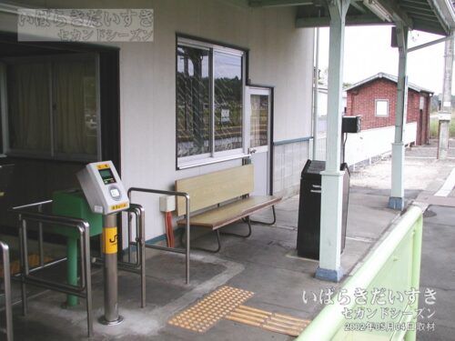 JR福原駅 ホーム側から駅舎、改札を望む（2002年撮影）