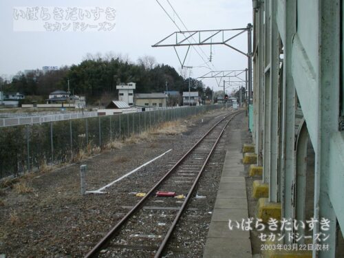 岩瀬駅 筑波鉄道ホーム跡を望む（2003年撮影）