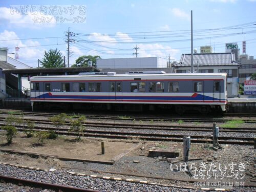関東鉄道 常総線のホームが見える（2004年撮影）