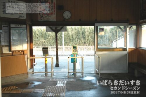 稲田駅 旧駅舎 簡易suica改札（2005年撮影）