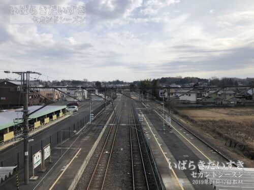 笠間駅 跨線橋から水戸方面を望む（2019年撮影）