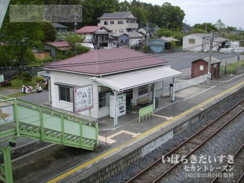JR福原駅 跨線橋から駅舎を望む（2002年撮影）