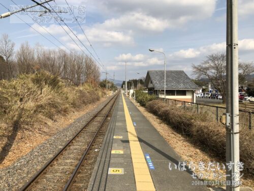 大和駅 駅ホームから下り岩瀬方面を望む（2018年撮影）
