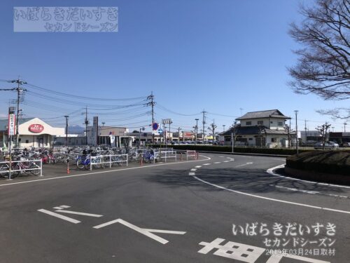 JR玉戸駅 駅前ロータリー。（2019年撮影）
