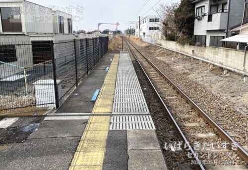 小田林駅 駅ホームから小山方面を望む（2022年撮影）