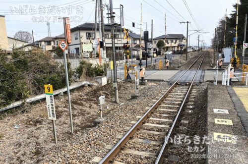 小田林駅 駅ホームから下館方面を望む（2022年撮影）