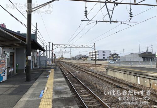 川島駅 片側ホームから上り小山方面を望む（2022年撮影）