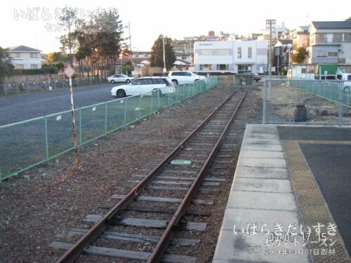 常陸太田駅 ホームから北方行き止まりを望む（2004年撮影）