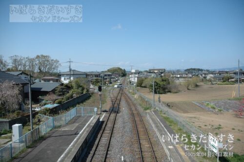 下菅谷駅 跨線橋から北方常陸大子方面を望む（2005）