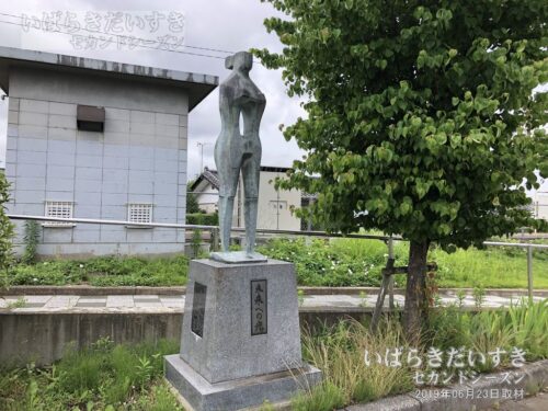 野上原駅前の銅像 未来への光（2019年撮影）