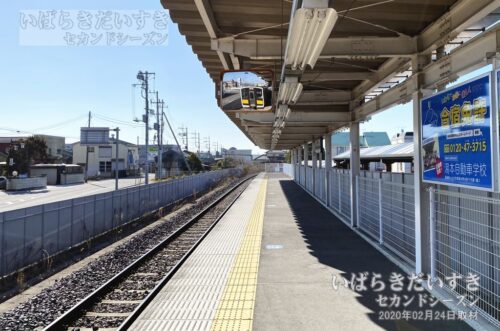 常陸太田駅 片側ホームから上り上菅谷方面を望む（2020年撮影）