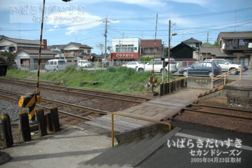 稲戸井駅 構内踏切（2005年撮影）