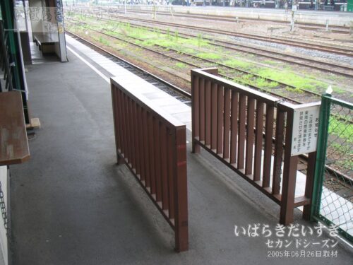 常総線 下館駅 駅ホーム改札（2005年撮影）