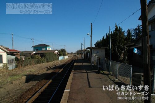 入地駅 駅ホームから竜ヶ崎方面を望む（2006年撮影）