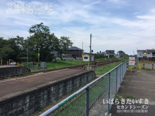 黒子駅 駅ホーム 北方下館方面を望む（2017年）