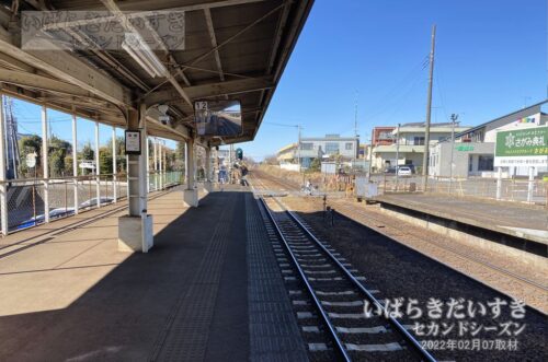 戸頭駅 駅ホームから守谷方面を望む（2022年撮影）