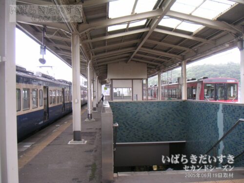 鹿島神宮駅 島式ホーム（2006年撮影）