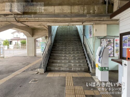 鹿島線 延方駅 ホーム階への階段（2022年撮影）