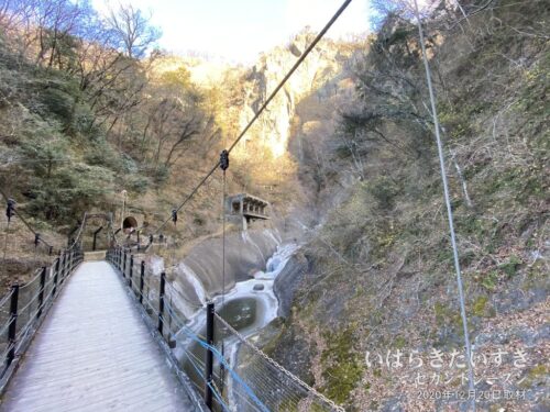 袋田の滝 吊り橋 （と 第1観瀑台）