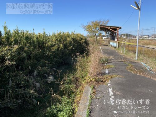 小川高校下駅 | 駅ホームから常陸小川、石岡方面を望む（2022年撮影）